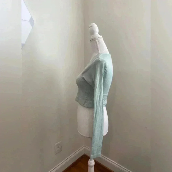 Lululemon Ebb to Street Long Sleeve Top in Delicate Mint Size 6 - Picture 6 of 9